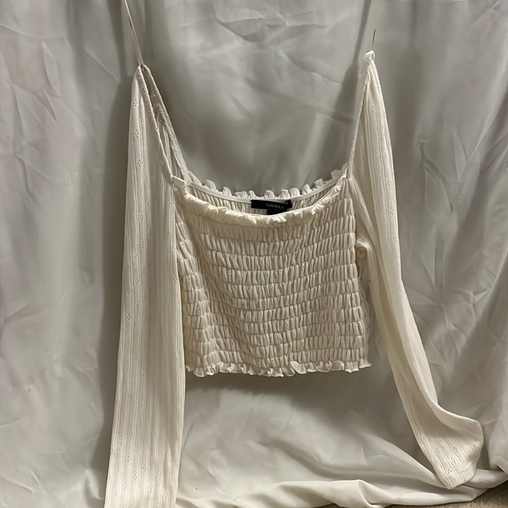 FOREVER 21 Soft white cropped long sleeve top